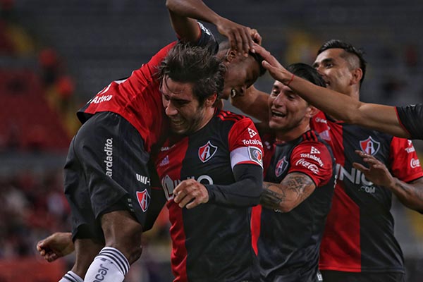 Fiesta rojinegra en Guadalajara