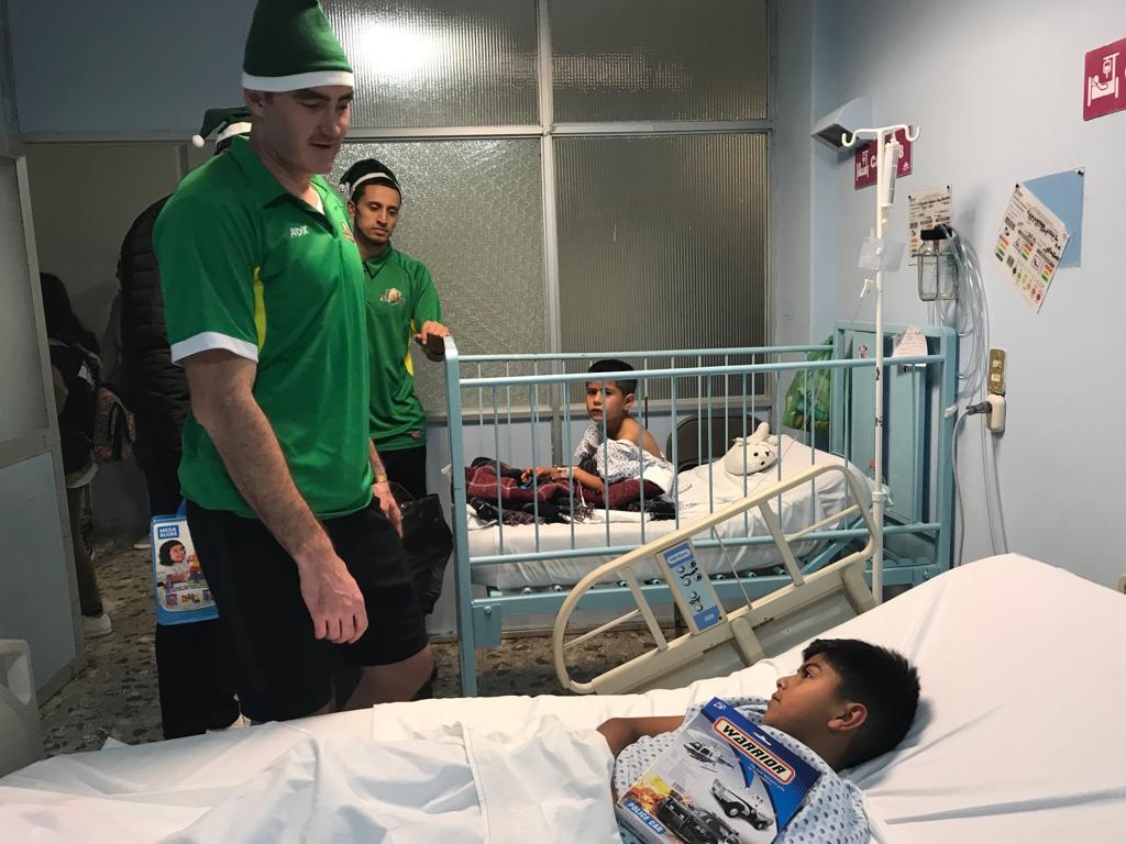 Aguacateros se convierten en Reyes Magos en el Hospital Infantil de Morelia