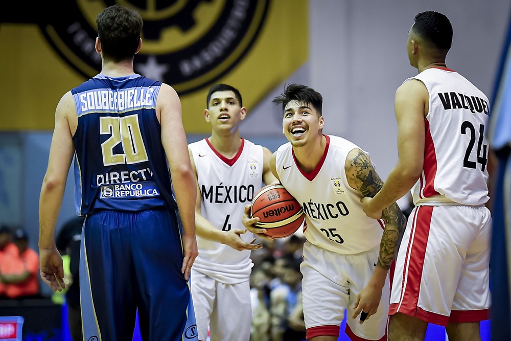 México hace tropezar a Uruguay en su camino al Mundial de Basquet