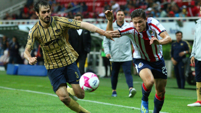 Pumas le pega a Chivas en Ciudad Universitaria