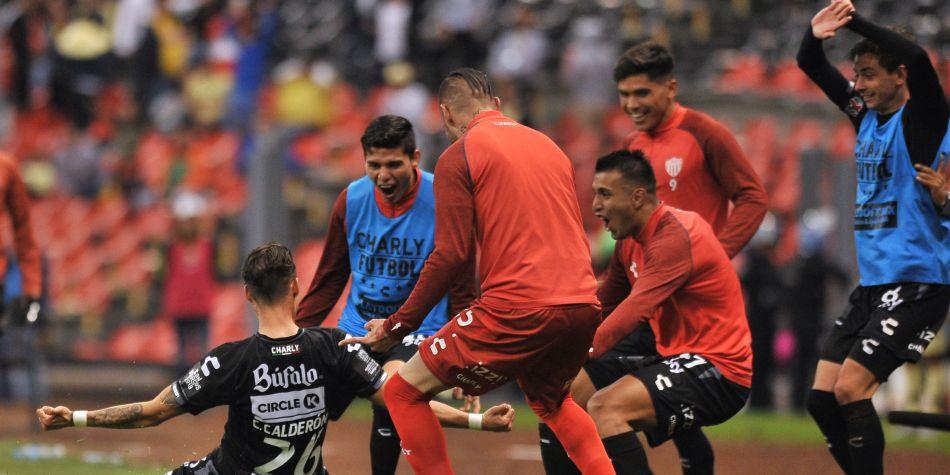 Necaxa aprovecha los errores y golea al América