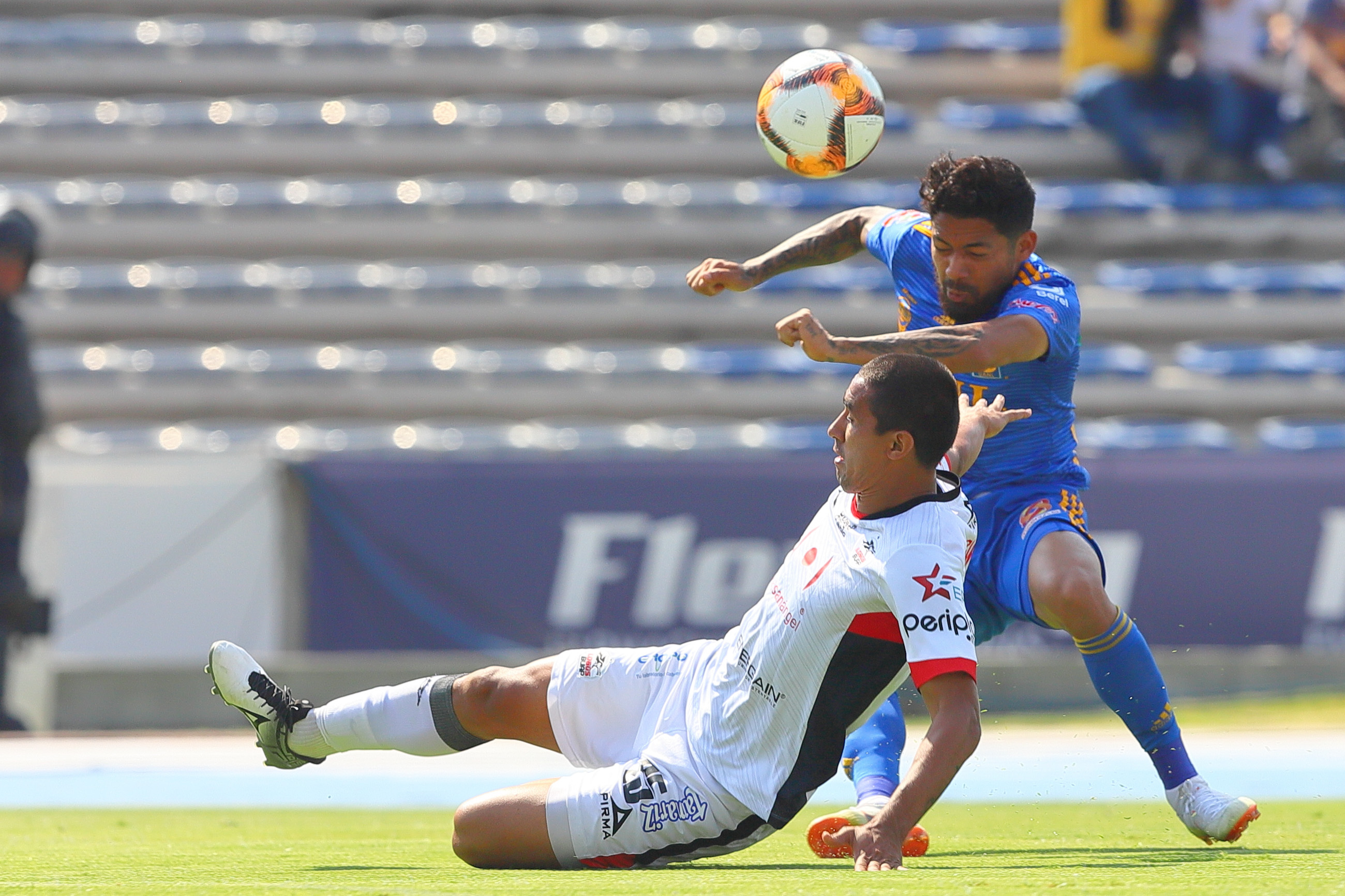Tigres golea a Lobos y se clasifica a la liguilla por el título