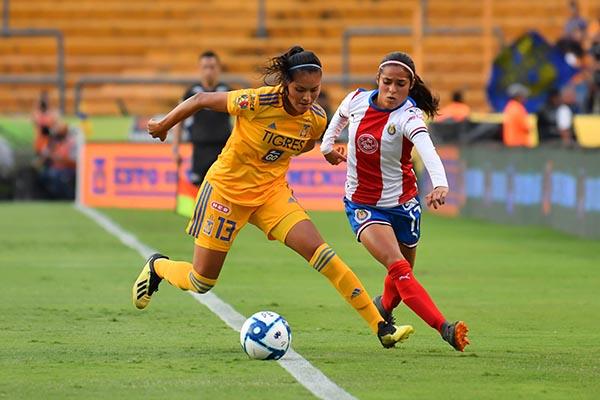 Tigres le pega a Chivas en casa