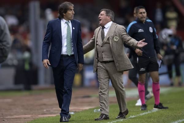 El show del Piojo, el técnico más expulsado de la década