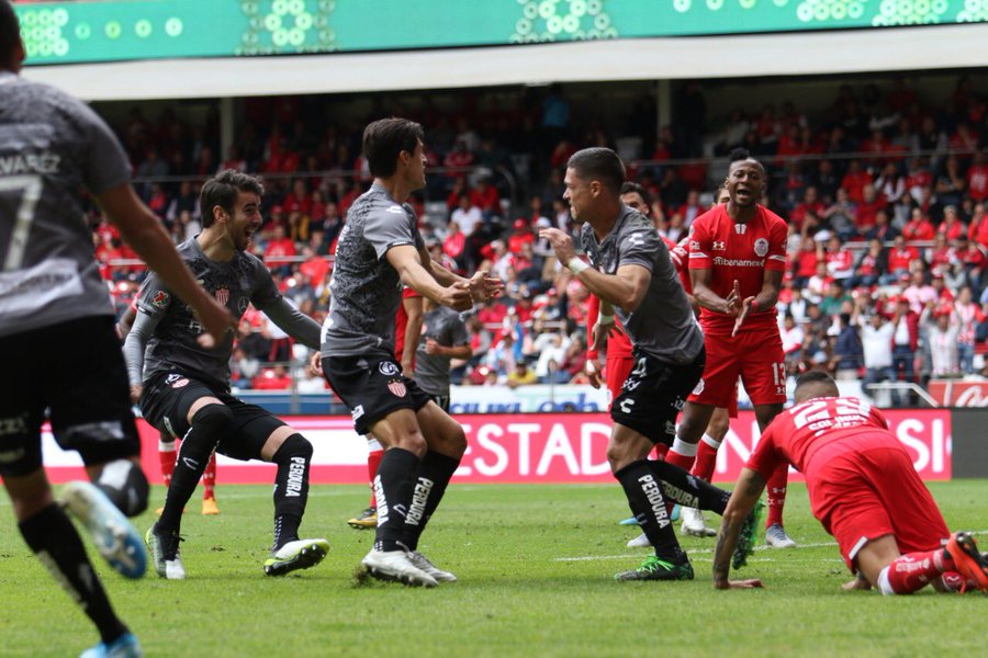 Necaxa le tumba el invicto al Diablo