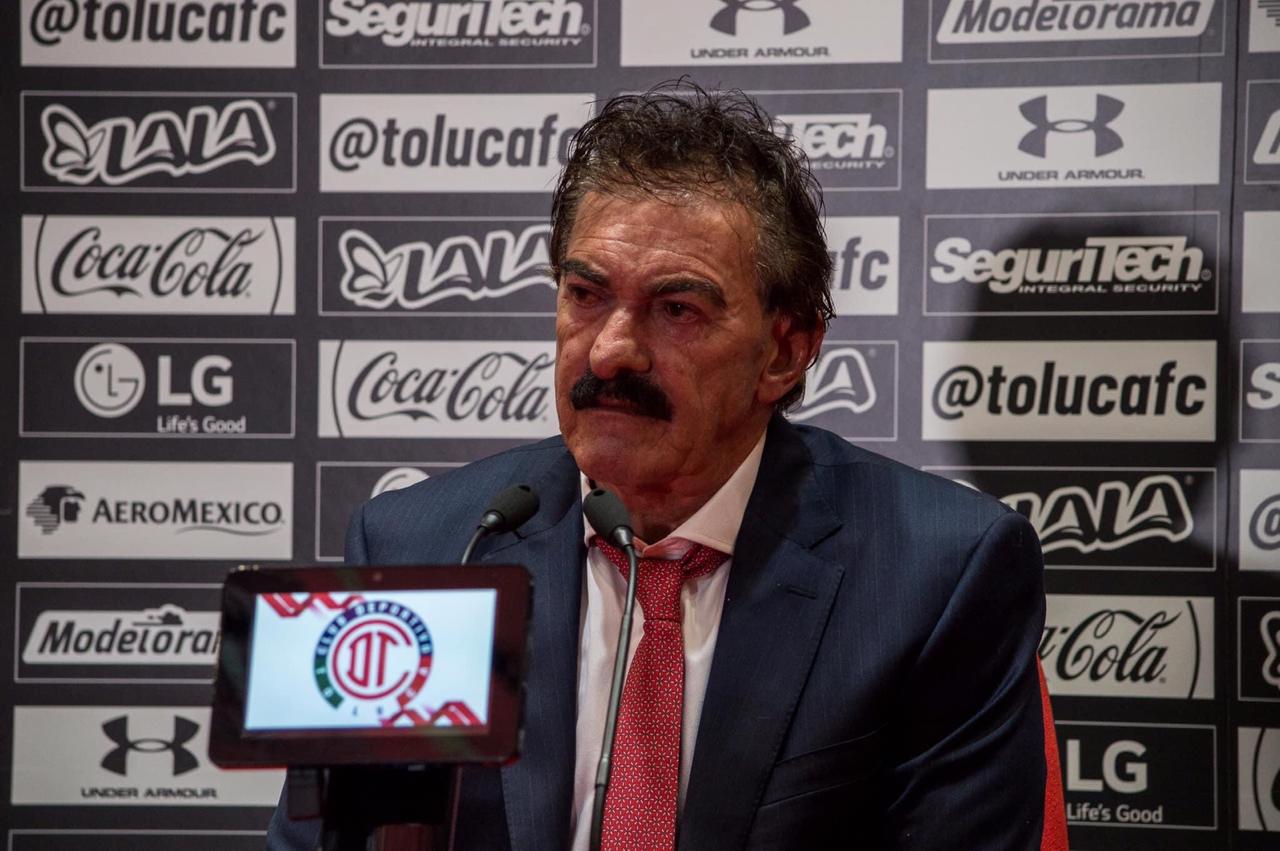 El ‘Bigotón’ Lavolpe se retira como Director Técnico