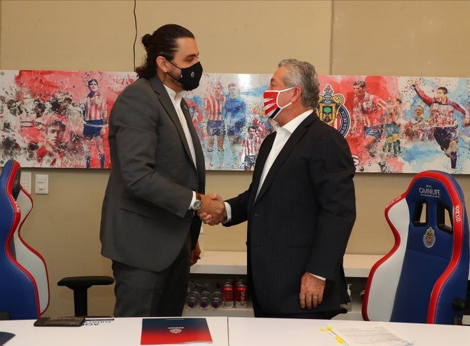 Víctor Manuel Vucetich llega al Rebaño Sagrado