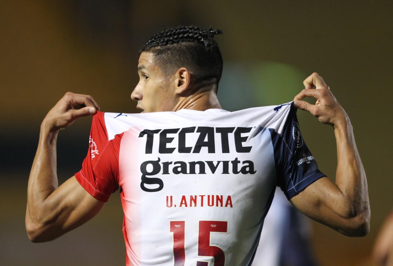 Chivas rompe malaria en Nuevo León y vuelve a sumar de a tres