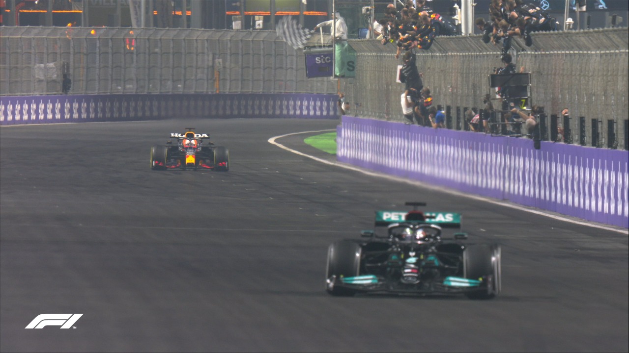 En medio del caos Mercedes se lleva el Gran Premio de Arabia Saudita