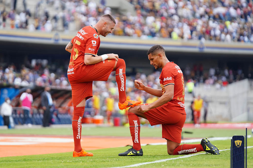 Pumas viene de atrás y le pega a León