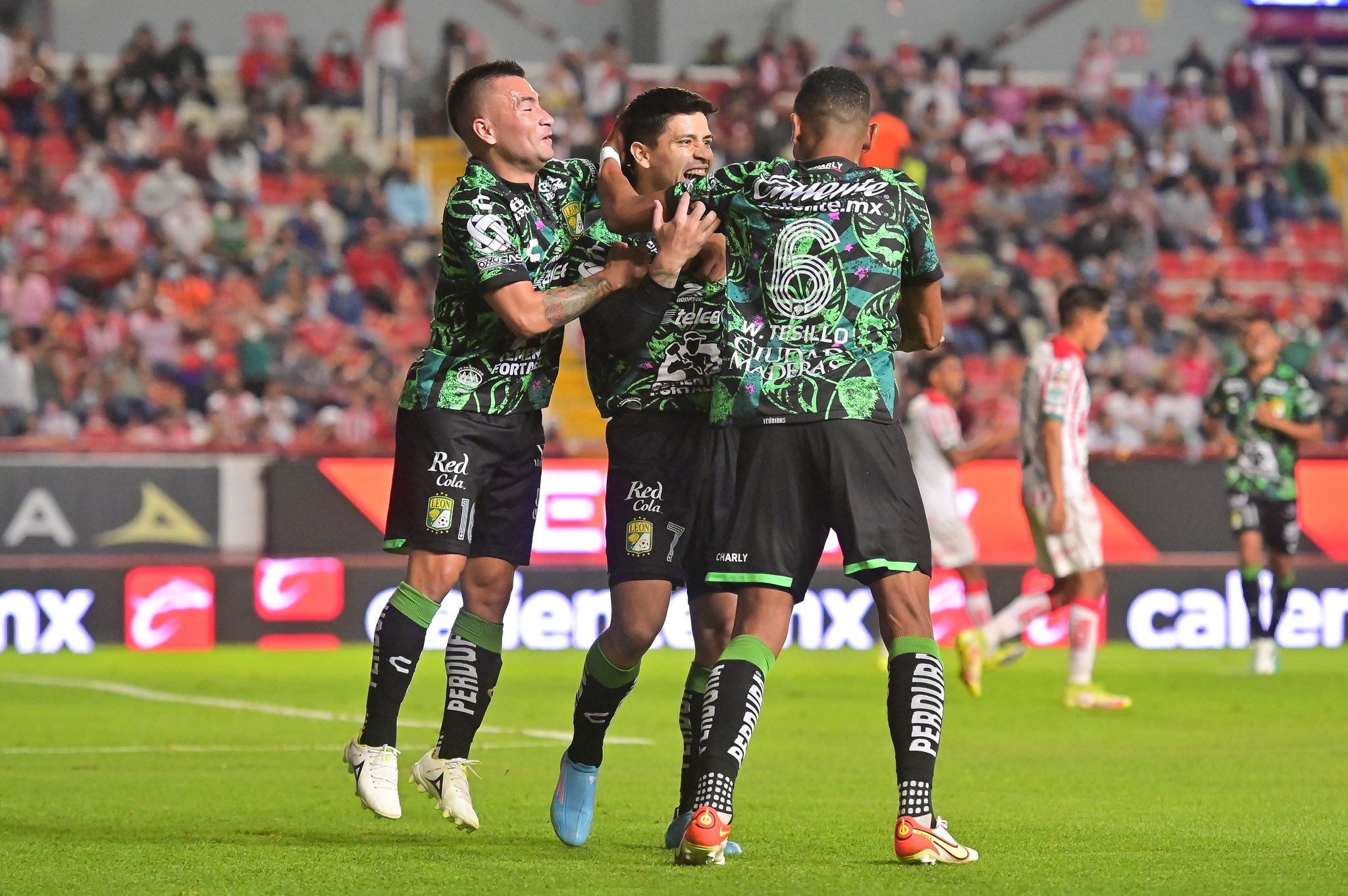 León se lleva los tres puntos por la vía penal